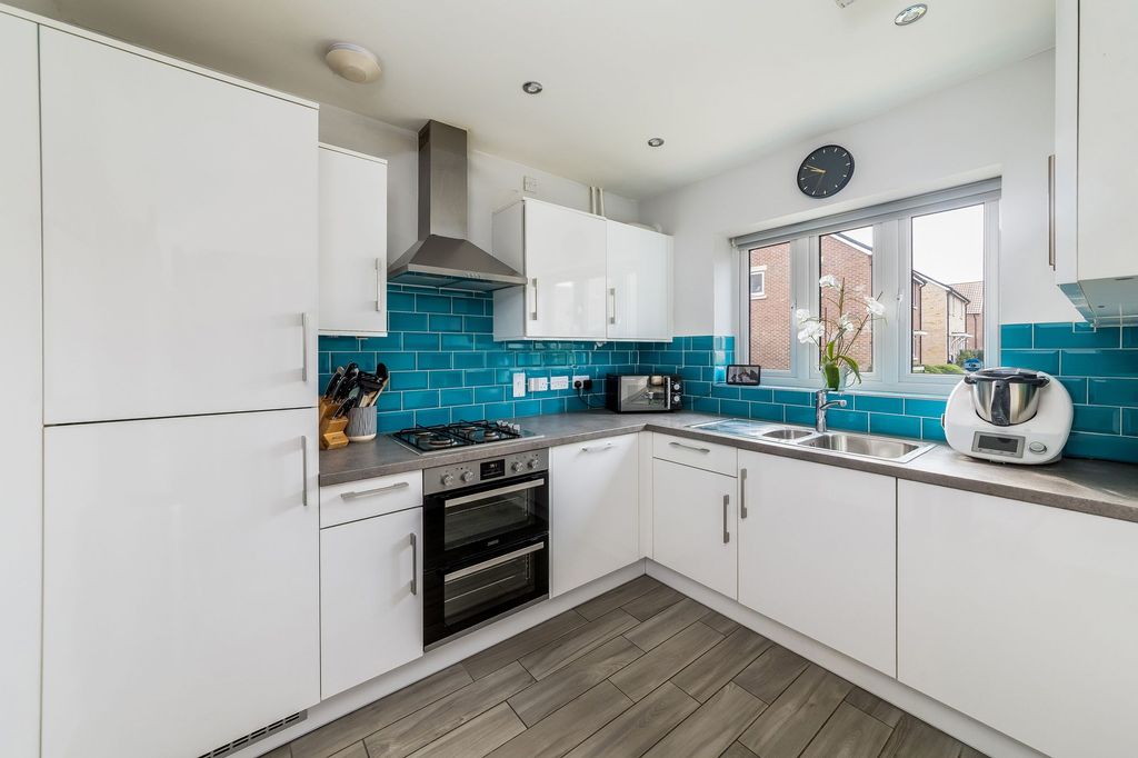 Property photo 2 of 23