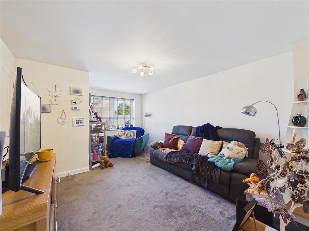 Property photo 3 of 10 Lounge