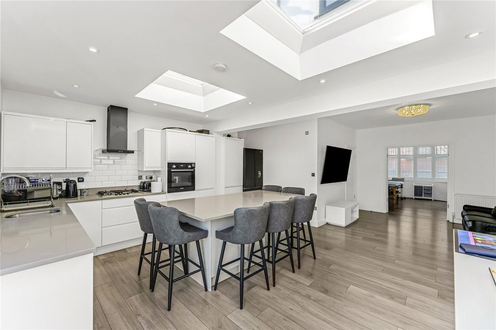 Property photo 3 of 21 Dining Room/Kitchen