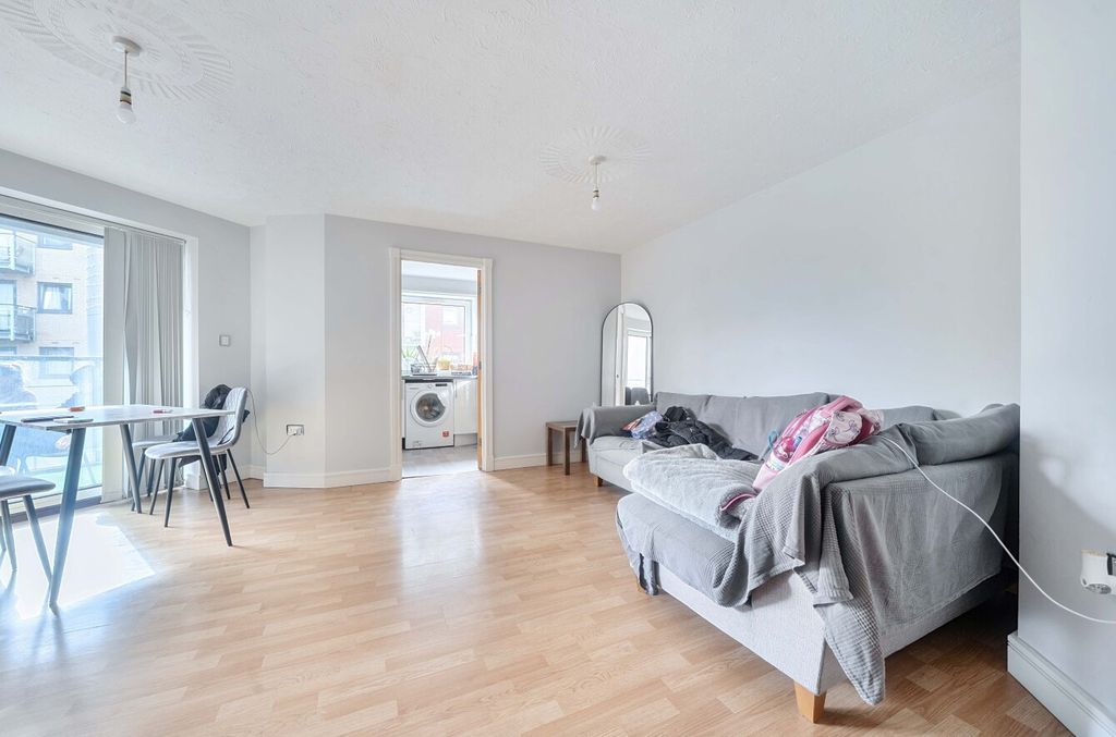 Property photo 2 of 11 1446832-5-69E119F...