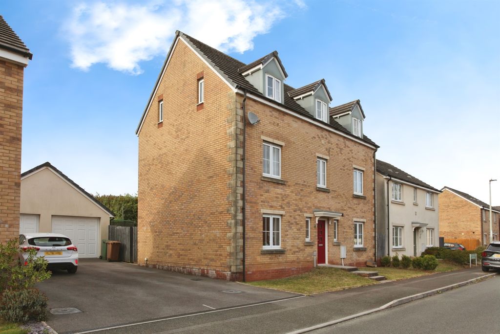 Property photo 1 of 34