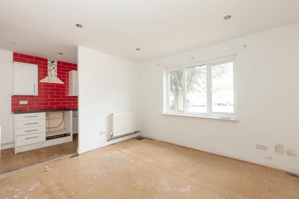 Property photo 2 of 7