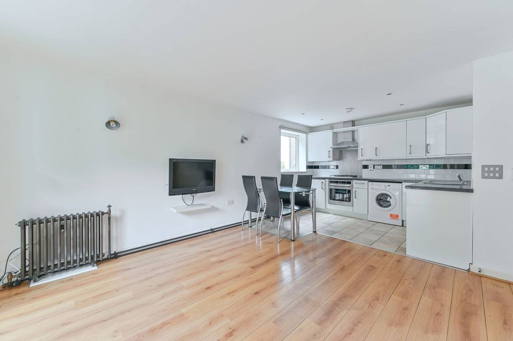 Property photo 3 of 12