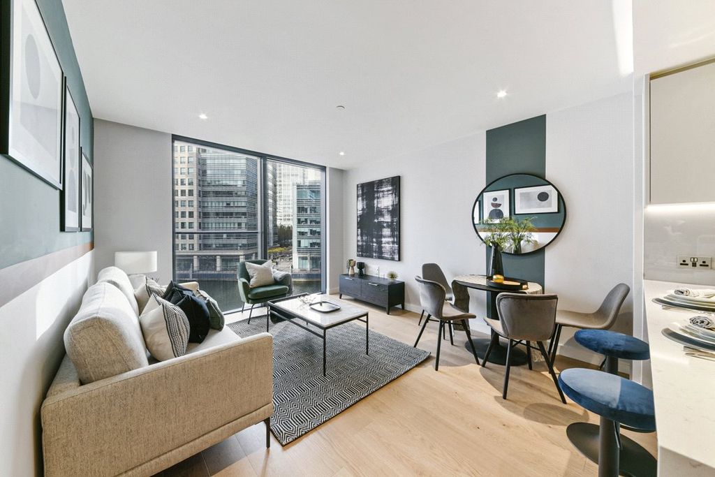 Property photo 2 of 12 Hampton Tower