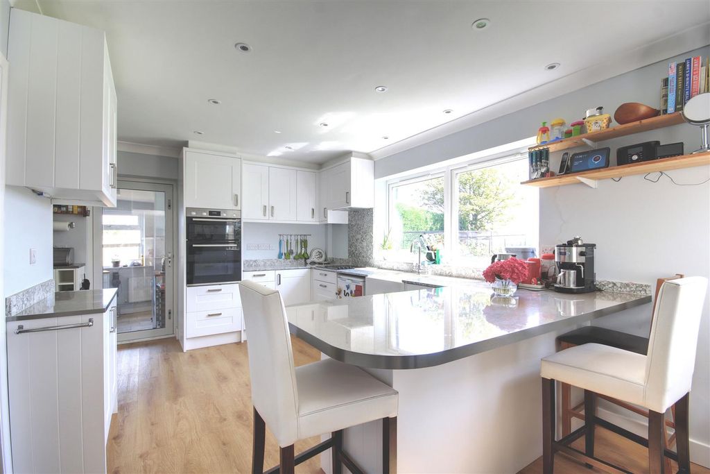 Property photo 3 of 32 Img_0678-Img_0680.Jpg