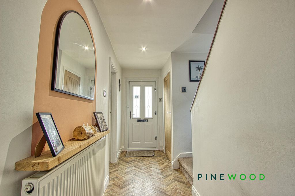 Property photo 2 of 25 Hallway