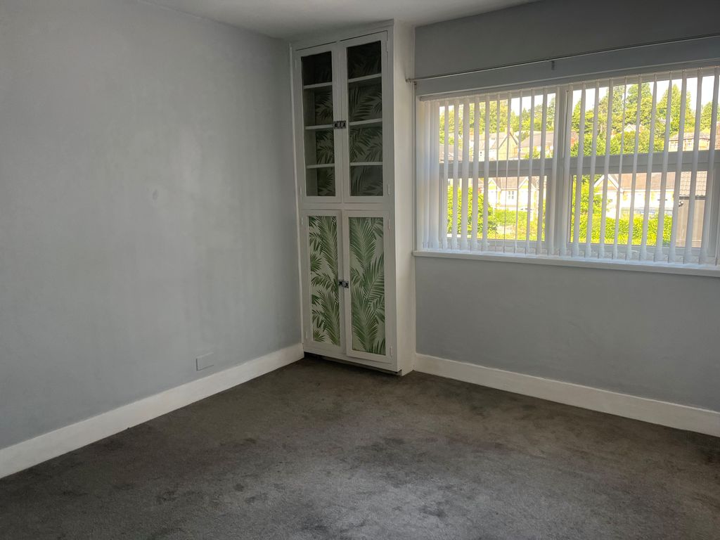 Property photo 3 of 7 Room 203