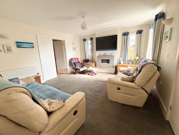 Property photo 3 of 18 Sitting Room