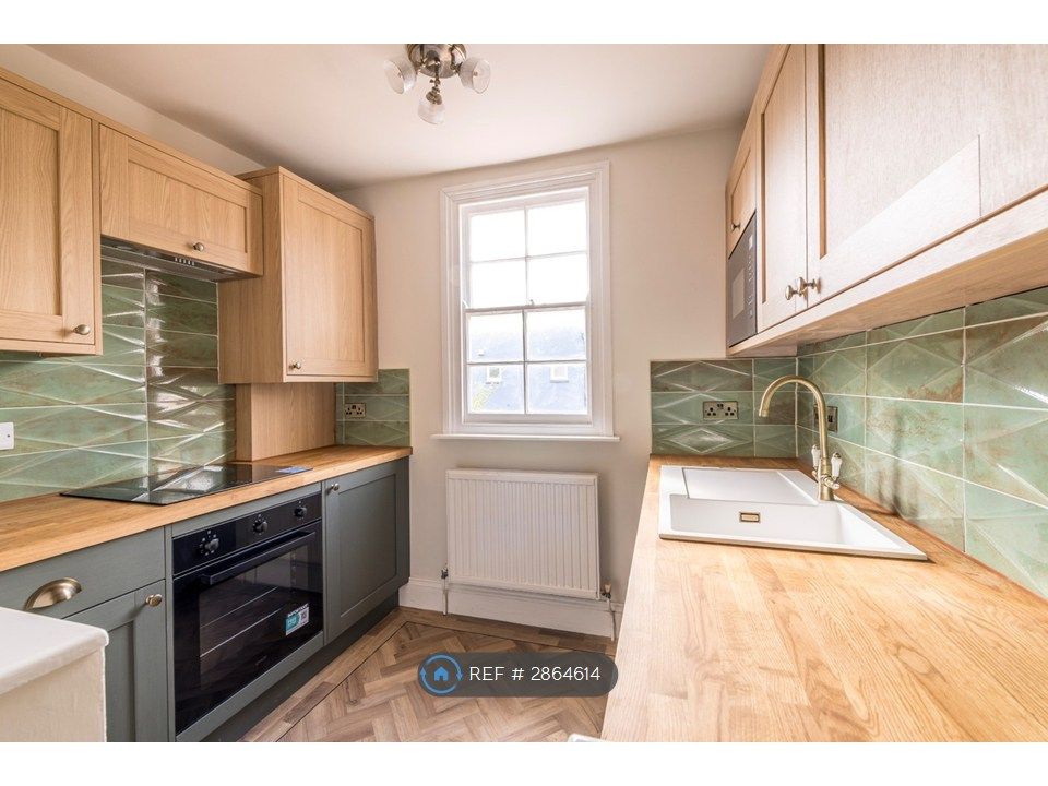 Property photo 2 of 10 Kitchen