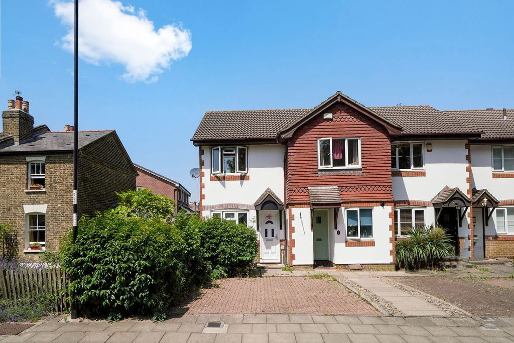 Property photo 1 of 11