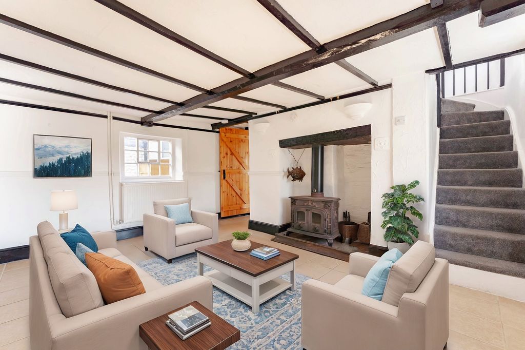 Property photo 2 of 20