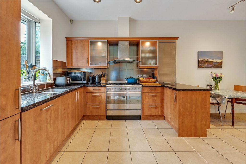 Property photo 1 of 27 Picture No. 24