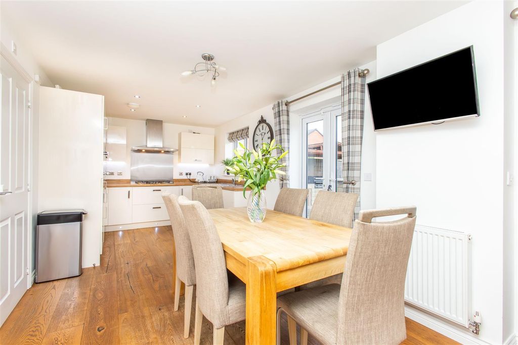 Property photo 2 of 23 Kitchen/Diner