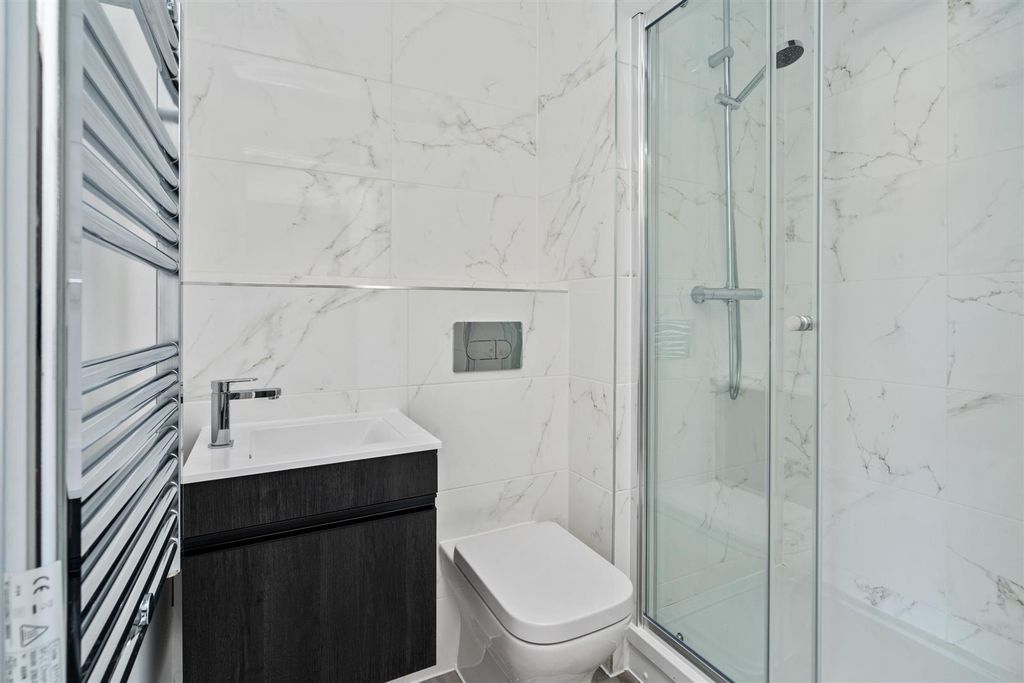 Property photo 3 of 7 Warwick House - 16-1_Lo.Jpg