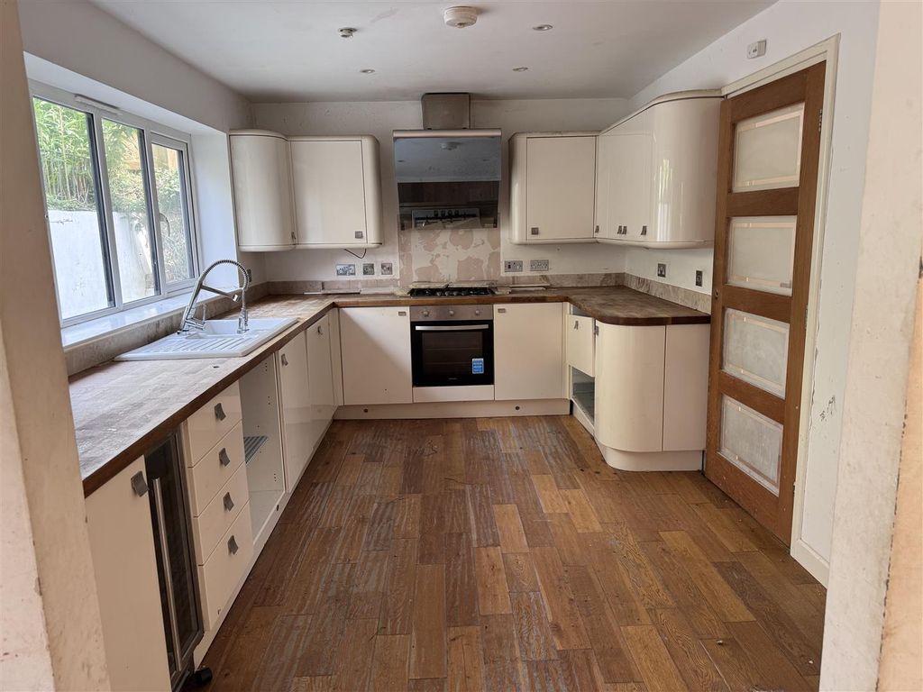 Property photo 2 of 16 Kitchen/Diner: