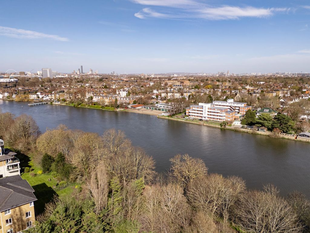 Property photo 3 of 20 Exterior