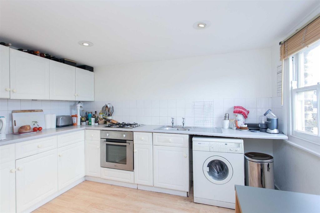 Property photo 3 of 6 Kitchen