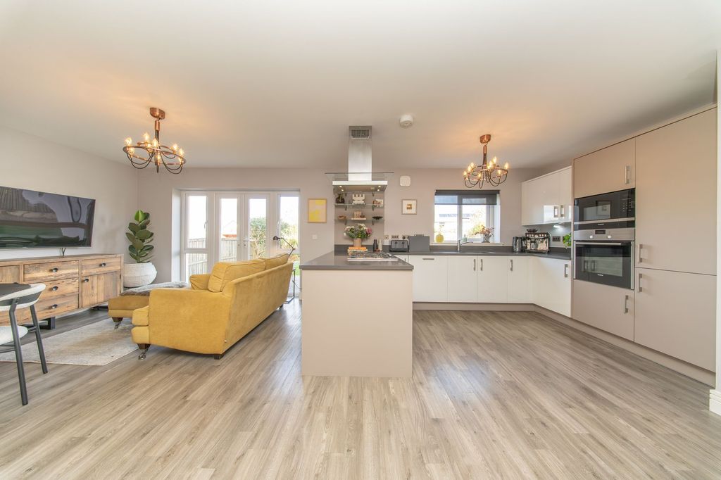 Property photo 3 of 34 Kitchen Diner