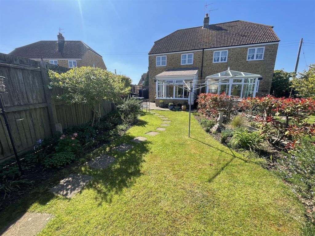 Property photo 2 of 11