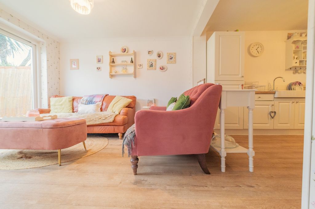 Property photo 2 of 28 Award-Winning Media Team On Every Listing_14