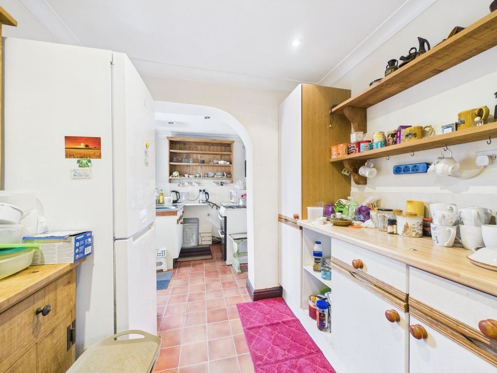 Property photo 3 of 14 Kitchen