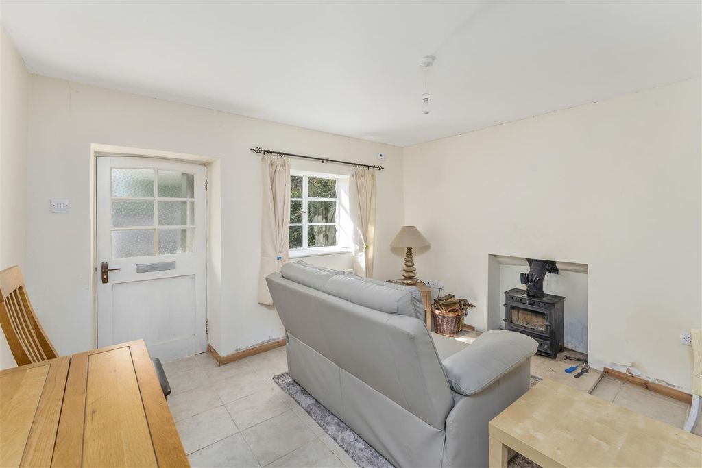 Property photo 3 of 15 11 Worton Road, Middle Barton-3.Jpg