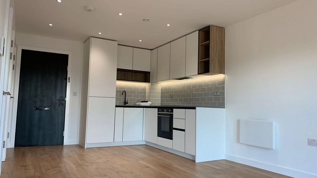 Property photo 1 of 11 Kitchen