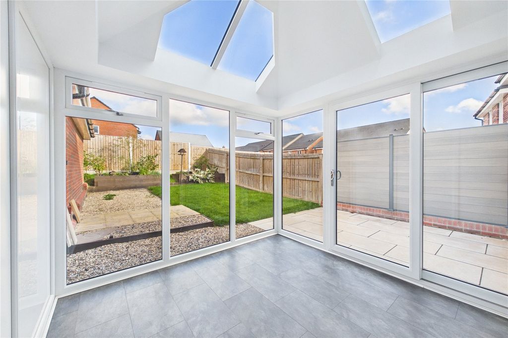 Property photo 3 of 19 Conservatory