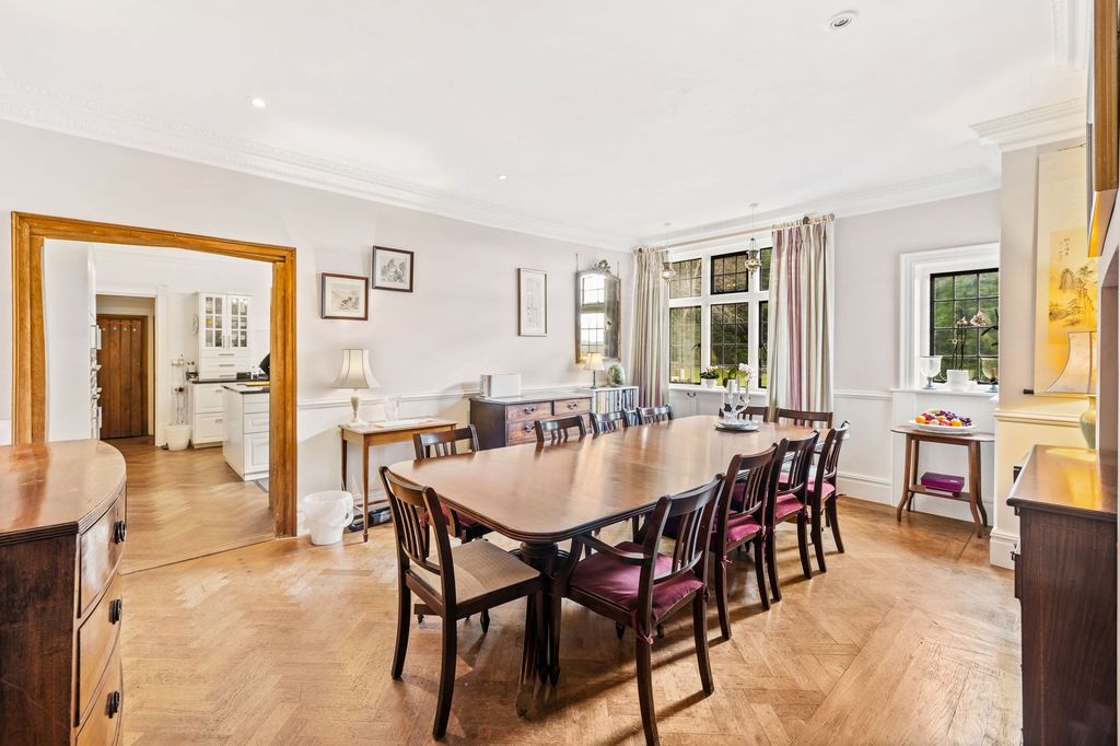 Additional image 10 of 5 bed property for saleShip Street, East Grinstead RH19