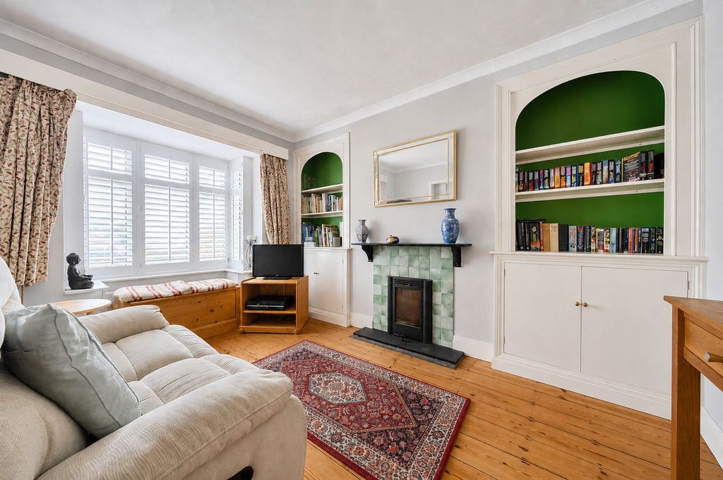 Property photo 1 of 16 Living Room