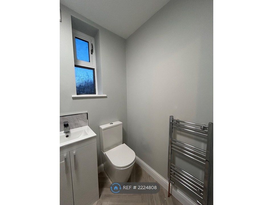 Property photo 2 of 13 Bathroom