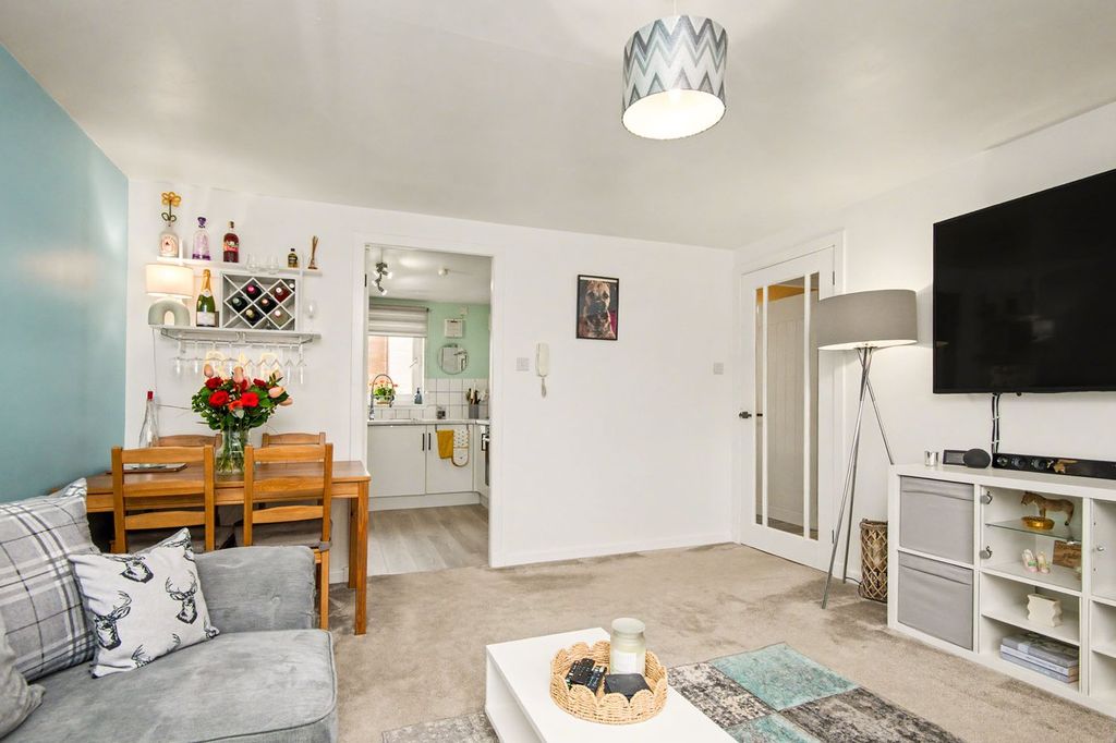 Property photo 3 of 8