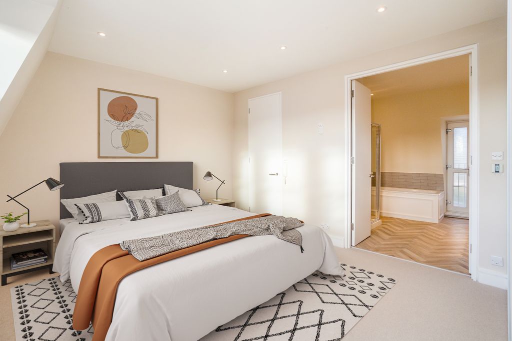 Property photo 3 of 12 Linver Road