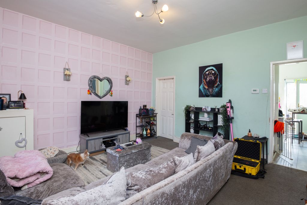 Property photo 3 of 18
