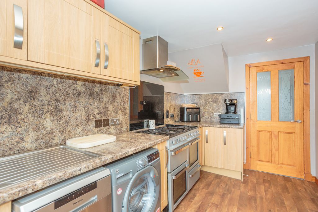Property photo 3 of 29 Kitchen