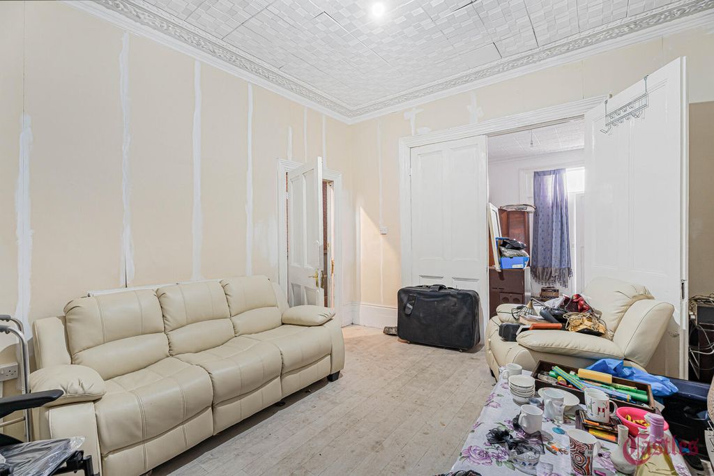Property photo 2 of 31 Living Room