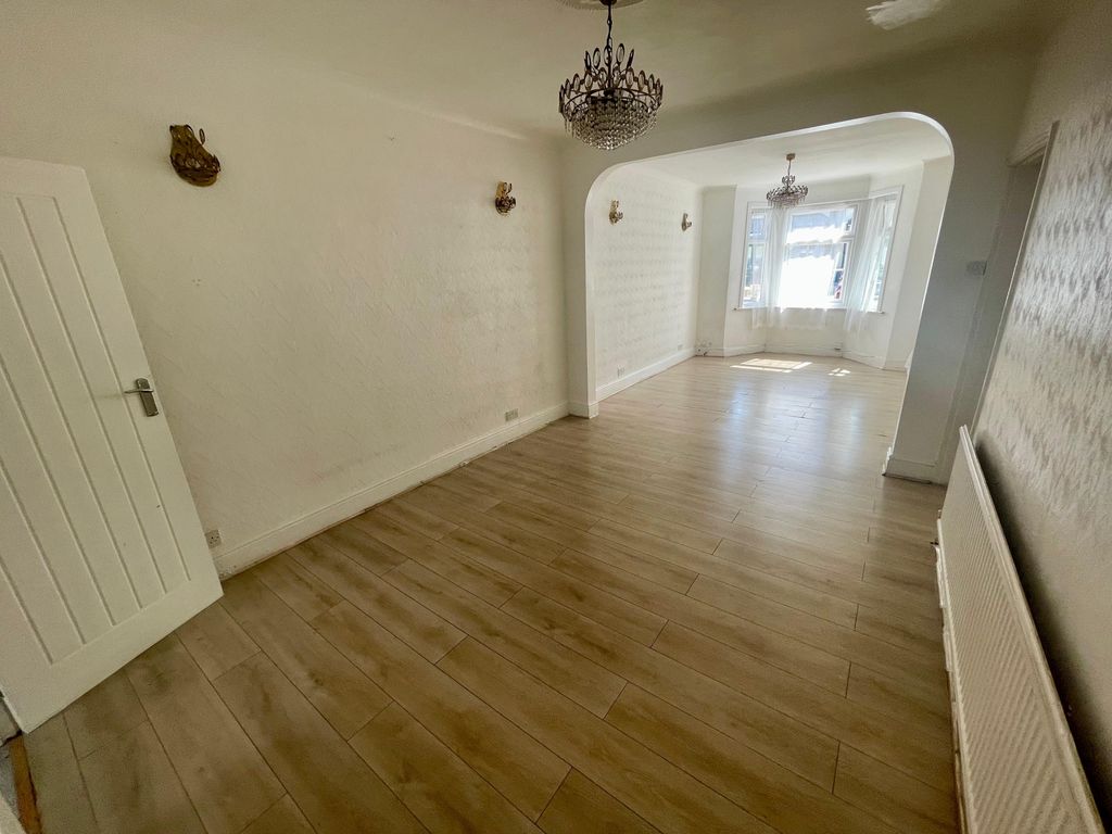 Property photo 1 of 6 3 Bed Terraced House To Rent Sussex Road, Southall Ub2