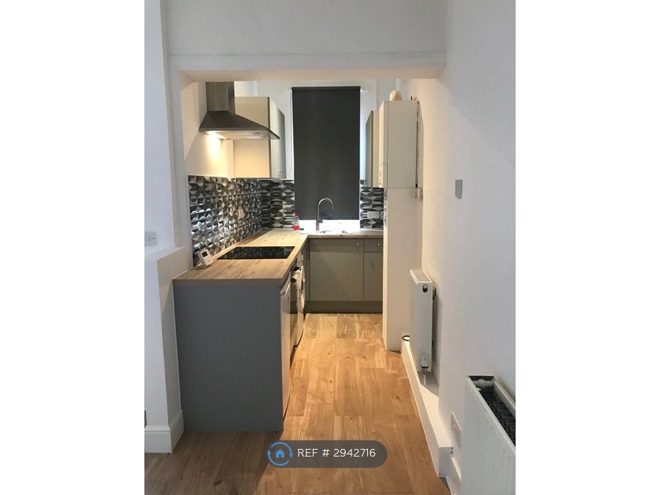 Property photo 1 of 6 Kitchen