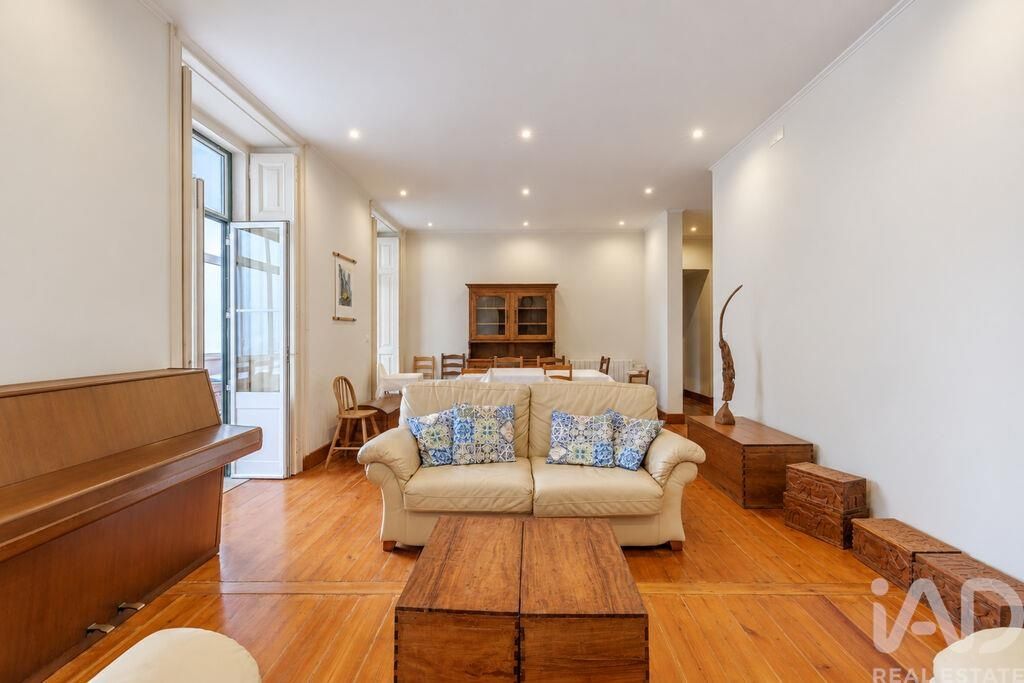 Property photo 2 of 39