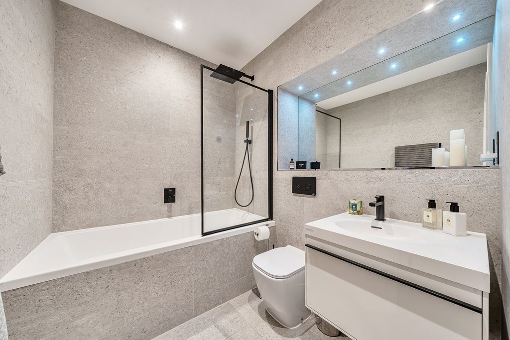 Property photo 3 of 21