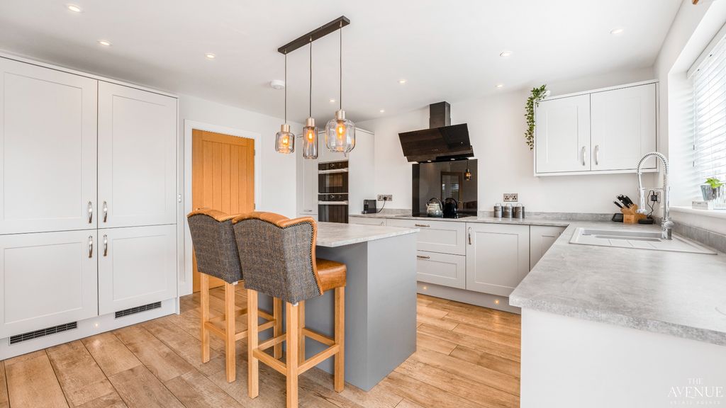 Property photo 2 of 26 5323503