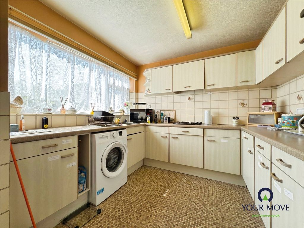 Property photo 3 of 13 Kitchen