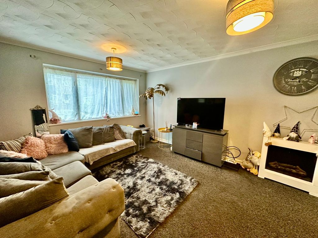 Property photo 2 of 15 Living Room (1)