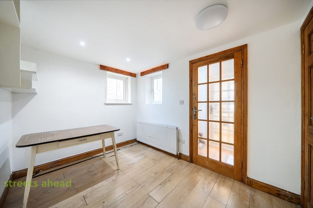 Property photo 1 of 15 82Cfabf4-2c36-4Fd...