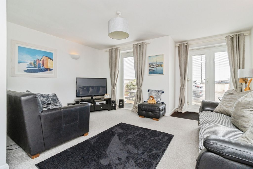 Property photo 3 of 19