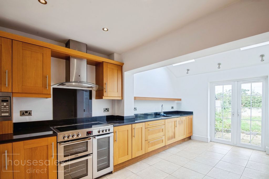 Property photo 2 of 9