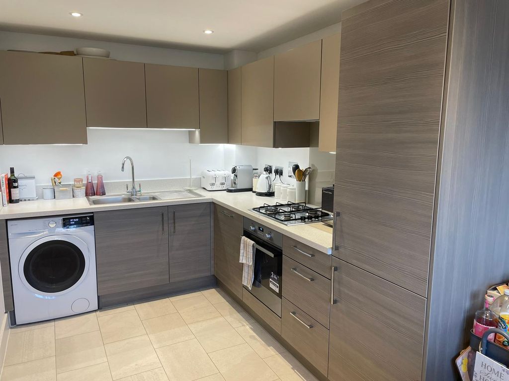 Property photo 2 of 10 Kitchen