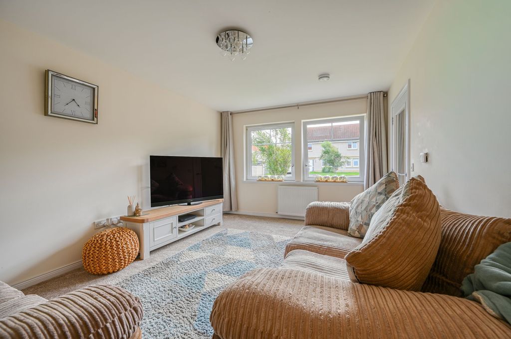 Property photo 2 of 28