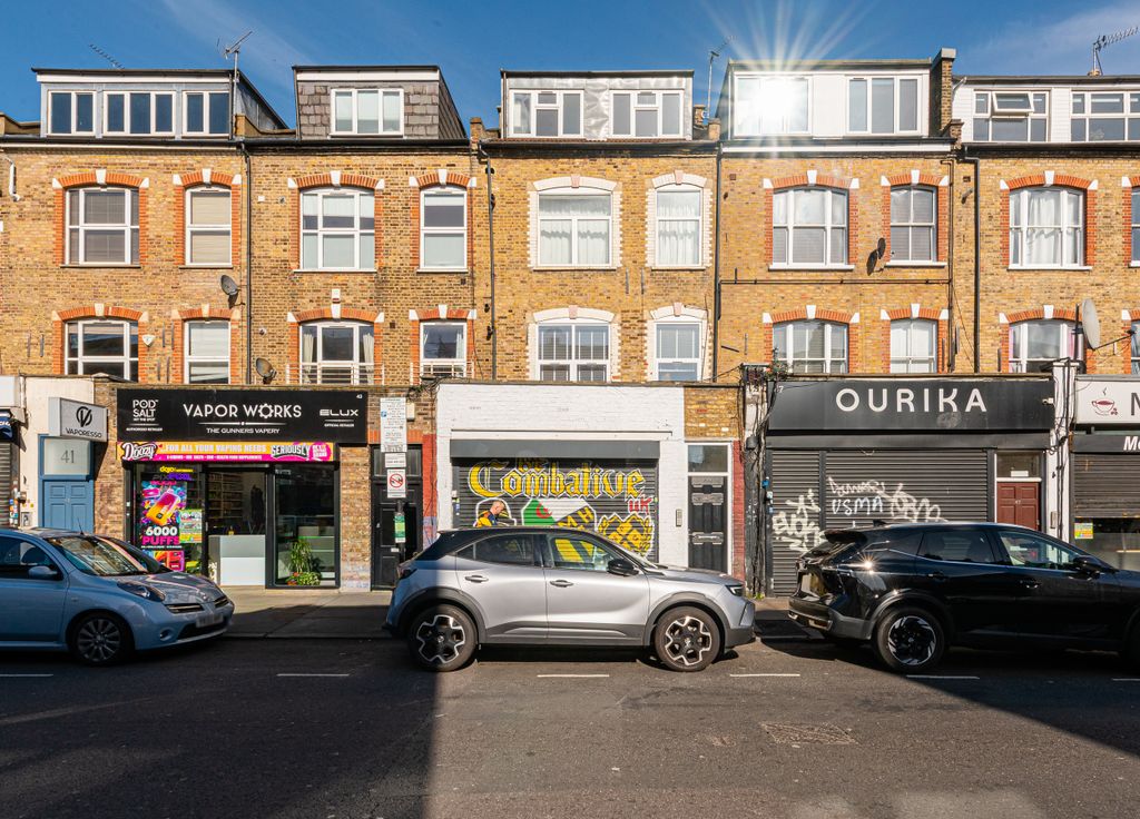 Property photo 1 of 8 Blackstock Road 45-001