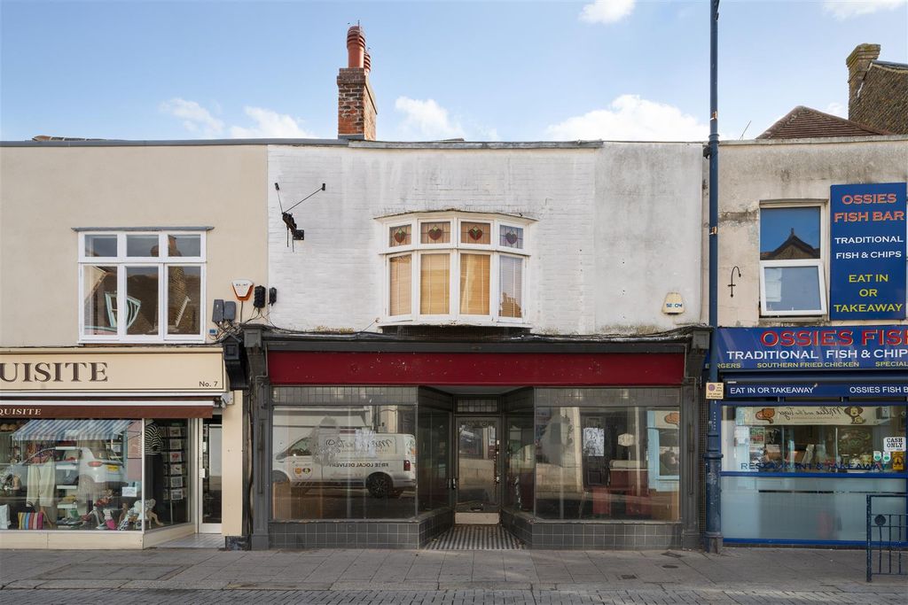 Property photo 1 of 17 High Street, Whitstable